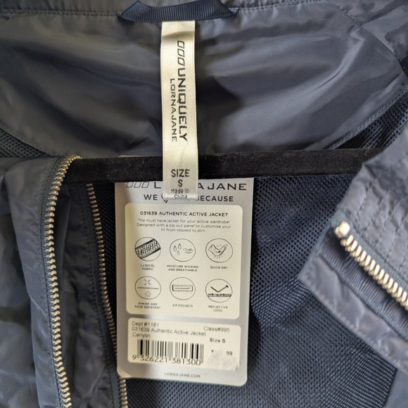 Lorna Jane Zip Out Panel Active jacket - Picture 13 of 16